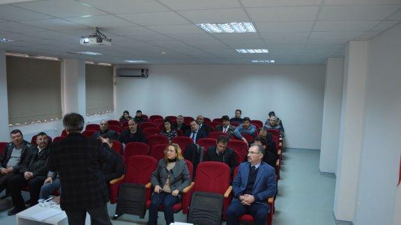 İlçemiz de Prof. Dr. Necati CEMALOĞLU tarafından  "Okul Yönetimi ve Liderlik Eğitimi"  semineri verildi.