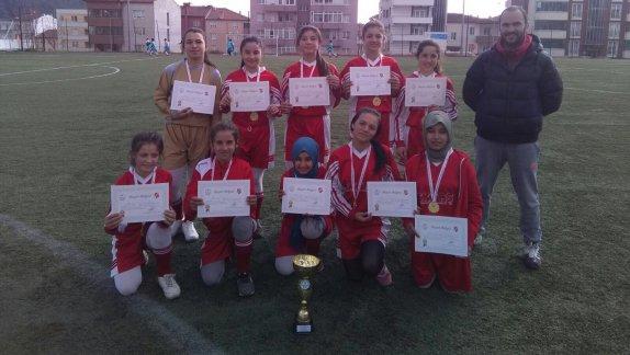İlçemiz 2017-2018 Yıldız Kızlar Futbol Takımında İl Birincisi...