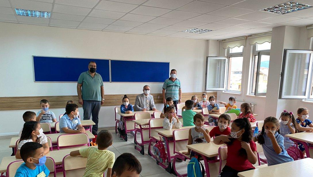 İl Milli Eğitim Müdürümüz Mustafa Sami AKYOL Öğretim yılına hazırlık çalışmalarını yerinde görmek üzere ilçemizi ziyaret etti.