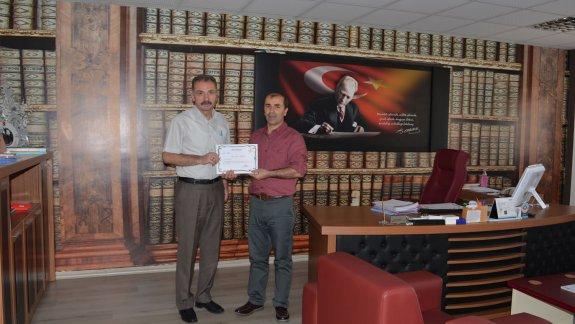 Müdürlüğümüz Personeline , İlçe Milli Eğitim Müdürü Mahmut EKİNCİ tarafından teşekkür belgesi verildi.